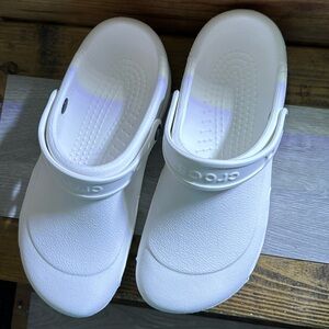 EUC - White Crocs size 8